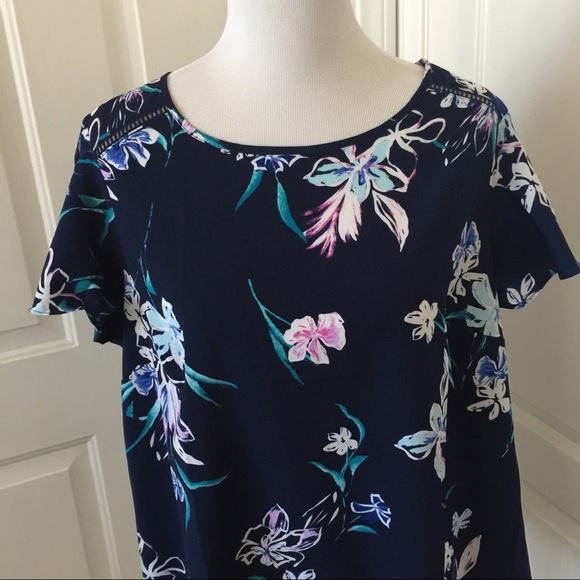 Lane Bryant Floral Short Sleeve Career Blouse - Picture 2 of 6